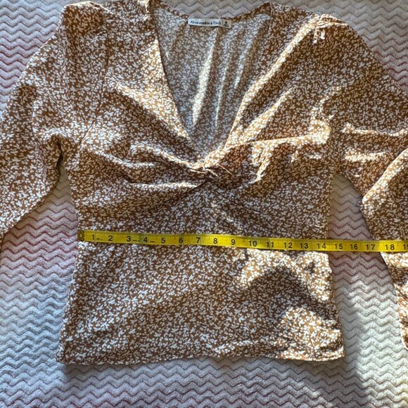 Abercrombie & Fitch Brown Floral Pattern V-Neck Long Sleeve Blouse - Size Medium - Picture 4 of 8